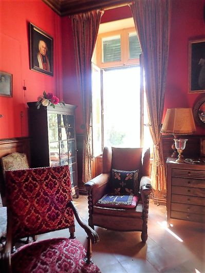 Image No.8-13 Bed Property for sale