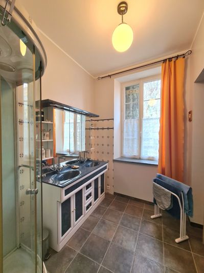 Image No.26-5 Bed House for sale