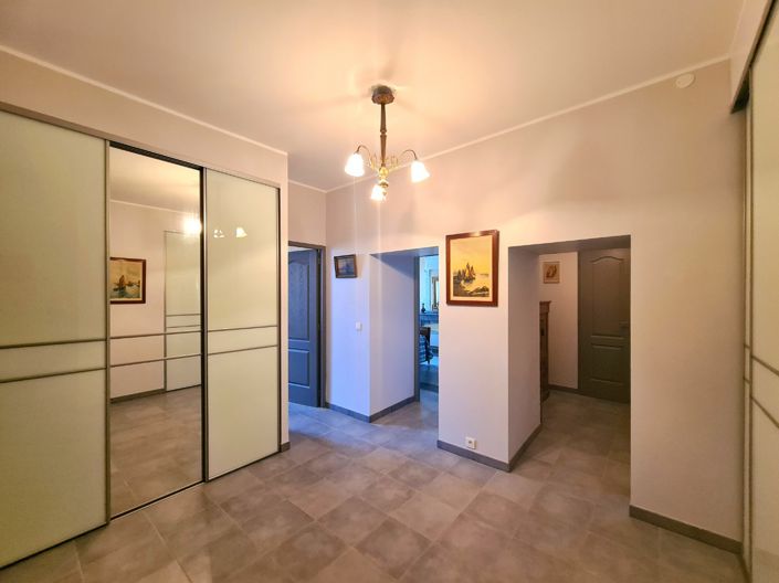 Image No.28-5 Bed House for sale