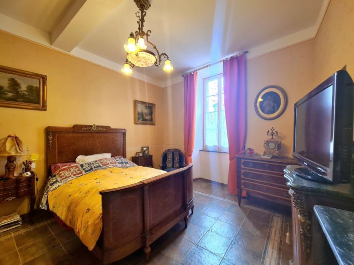 Image No.34-5 Bed House for sale