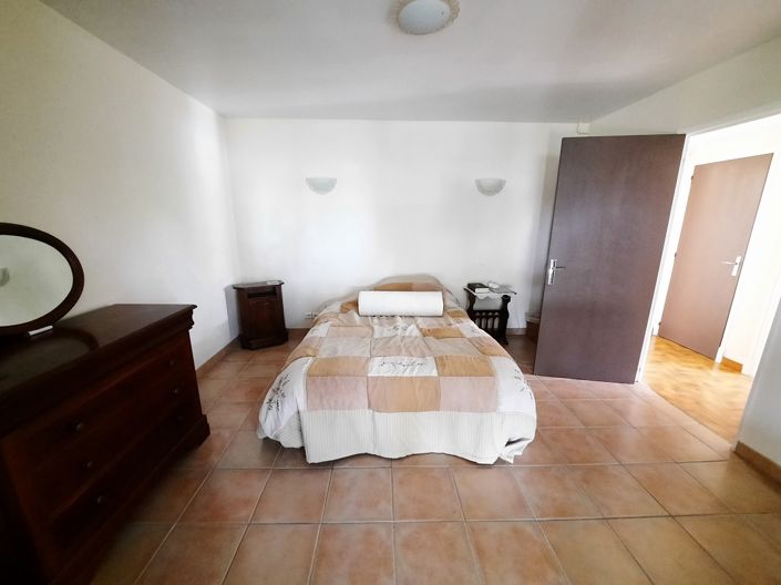 Image No.19-5 Bed Property for sale