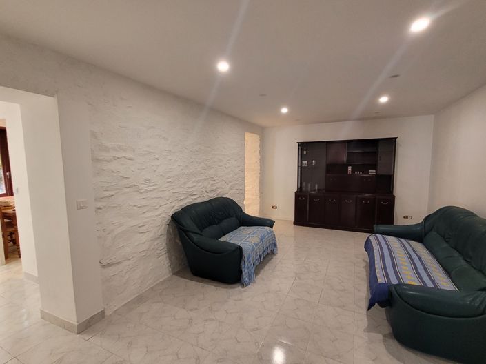 Image No.17-3 Bed House for sale