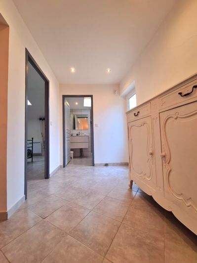 Image No.18-5 Bed House for sale