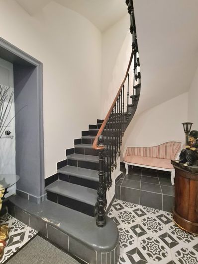 Image No.24-5 Bed House for sale