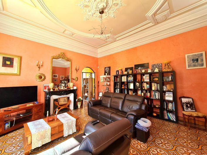 Image No.17-6 Bed House for sale