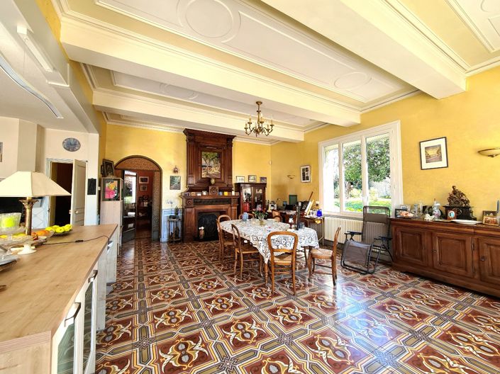 Image No.18-6 Bed House for sale