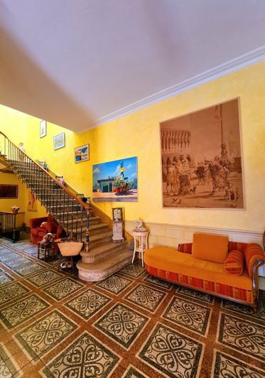 Image No.20-6 Bed House for sale