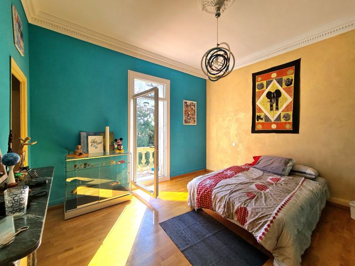 Image No.24-6 Bed House for sale