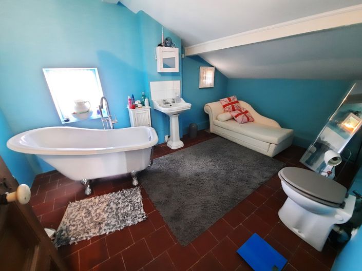 Image No.19-9 Bed House for sale