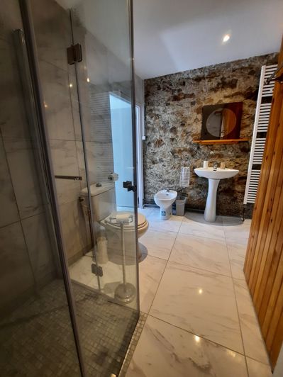 Image No.19-5 Bed Property for sale