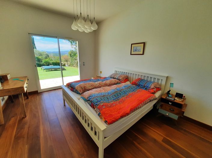 Image No.10-5 Bed Property for sale