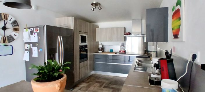 Image No.14-6 Bed Property for sale