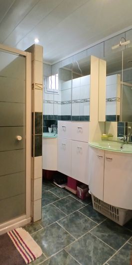 Image No.20-6 Bed Property for sale