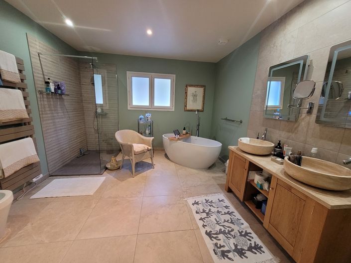 Image No.19-4 Bed Property for sale