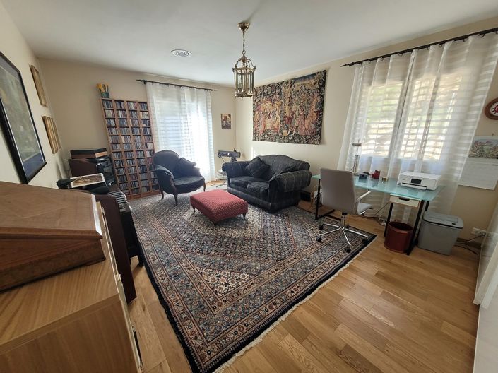 Image No.20-4 Bed Property for sale