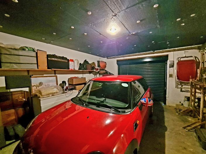 Image No.18-5 Bed House for sale