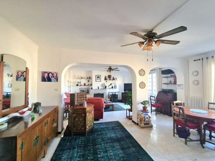 Image No.8-5 Bed House for sale