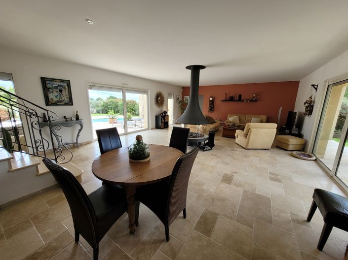 Image No.10-4 Bed Property for sale