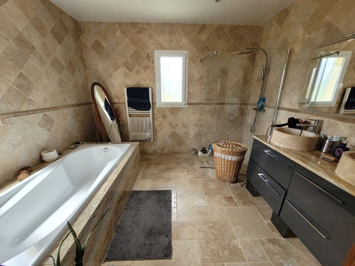 Image No.15-4 Bed Property for sale