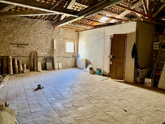 Image No.17-6 Bed House for sale