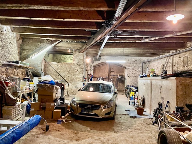 Image No.19-6 Bed House for sale