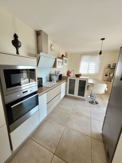 Image No.14-3 Bed Property for sale