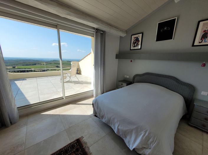 Image No.17-3 Bed Property for sale