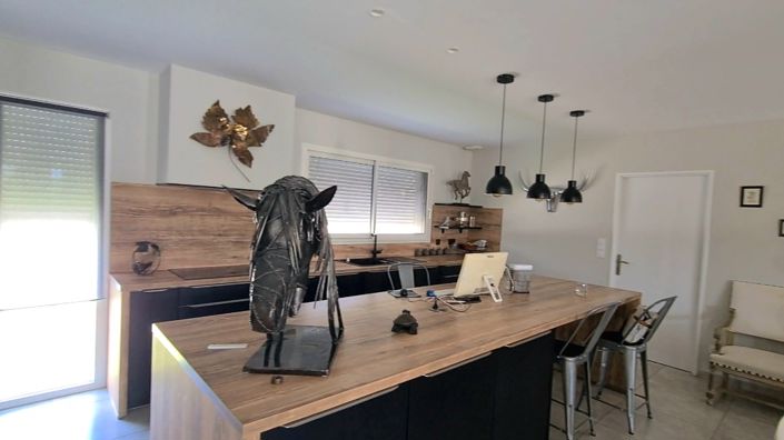 Image No.12-3 Bed Property for sale