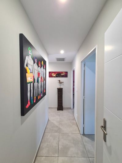 Image No.13-3 Bed Property for sale