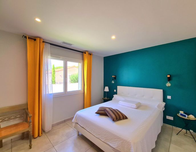 Image No.14-3 Bed Property for sale