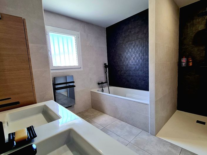 Image No.18-3 Bed Property for sale