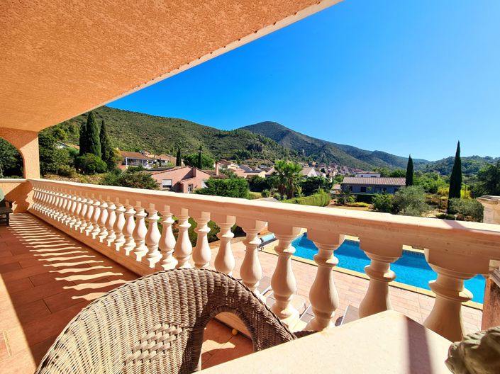 Image No.10-7 Bed Property for sale