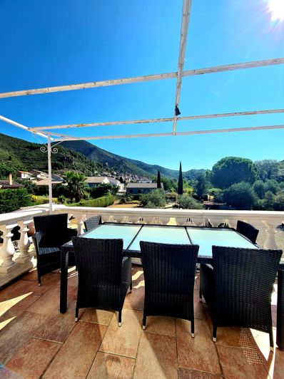 Image No.12-7 Bed Property for sale