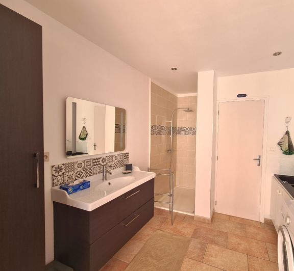 Image No.27-7 Bed Property for sale