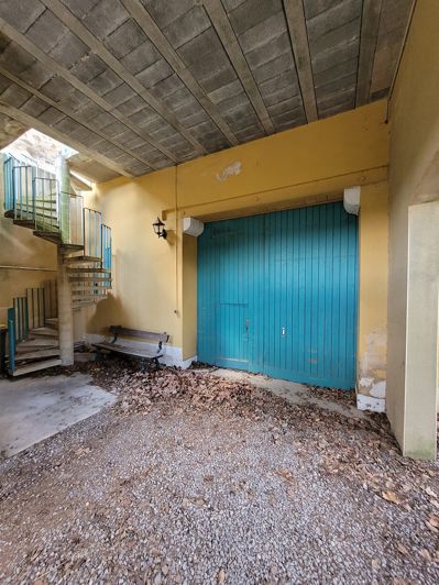 Image No.8-5 Bed House for sale