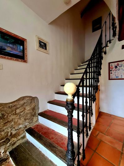 Image No.8-5 Bed House for sale