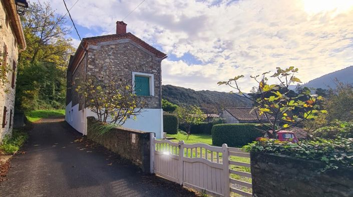 Image No.1-5 Bed Property for sale