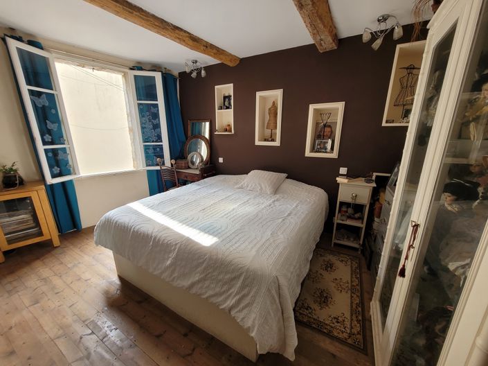 Image No.8-2 Bed House for sale