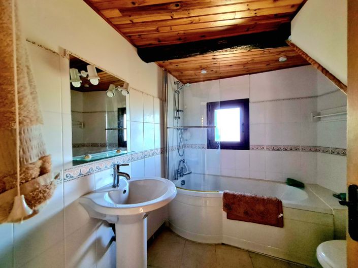 Image No.17-3 Bed House for sale