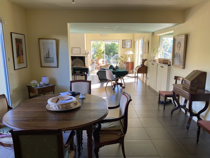 Image No.10-5 Bed Property for sale