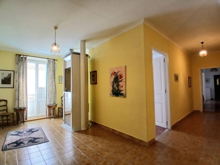 Image No.17-6 Bed House for sale