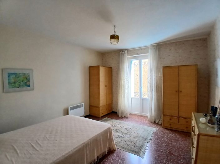 Image No.27-6 Bed House for sale