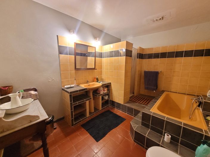 Image No.6-5 Bed House for sale