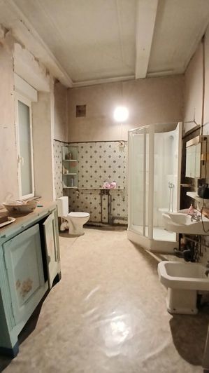 Image No.17-10 Bed House for sale