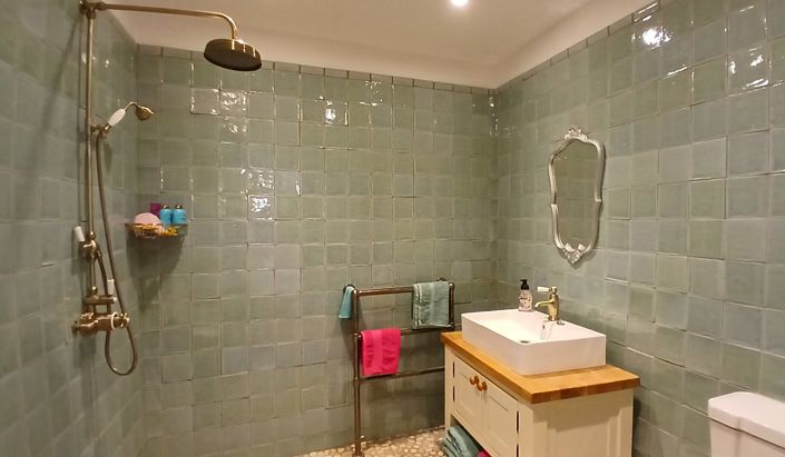 Image No.23-6 Bed Property for sale