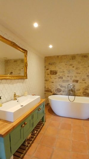 Image No.32-6 Bed Property for sale