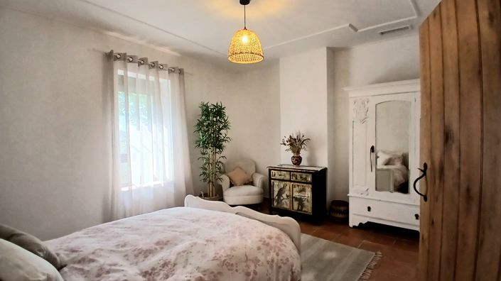 Image No.34-6 Bed Property for sale