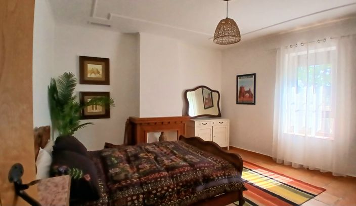 Image No.36-6 Bed Property for sale