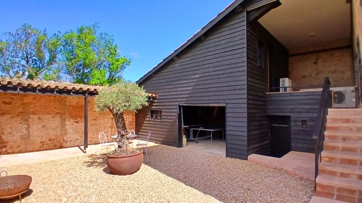 Image No.41-6 Bed Property for sale