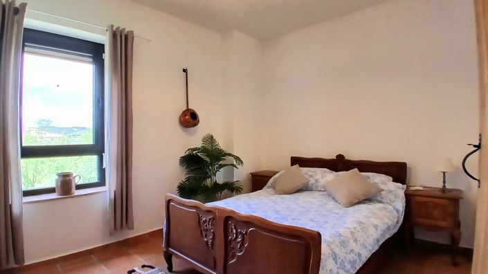 Image No.38-6 Bed Property for sale